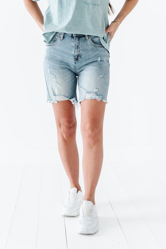 Crew Shorts in Light Wash