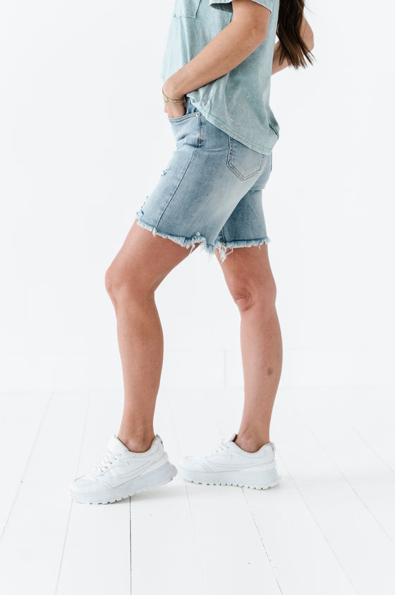 Crew Shorts in Light Wash