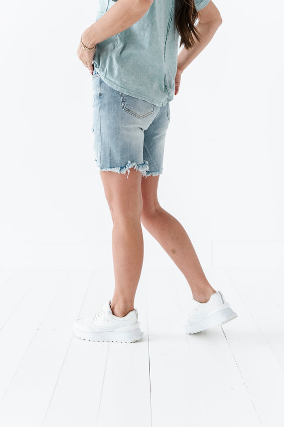 Crew Shorts in Light Wash