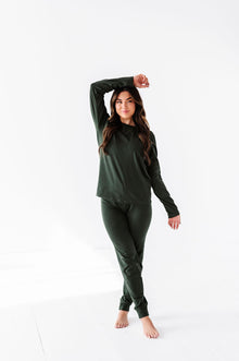  Women's Evergreen Holiday Pajama Set