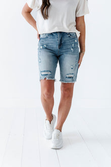  Carter Shorts in Light Wash