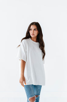  Lisa Oversized Boyfriend Tee in Off White - Size Medium Left