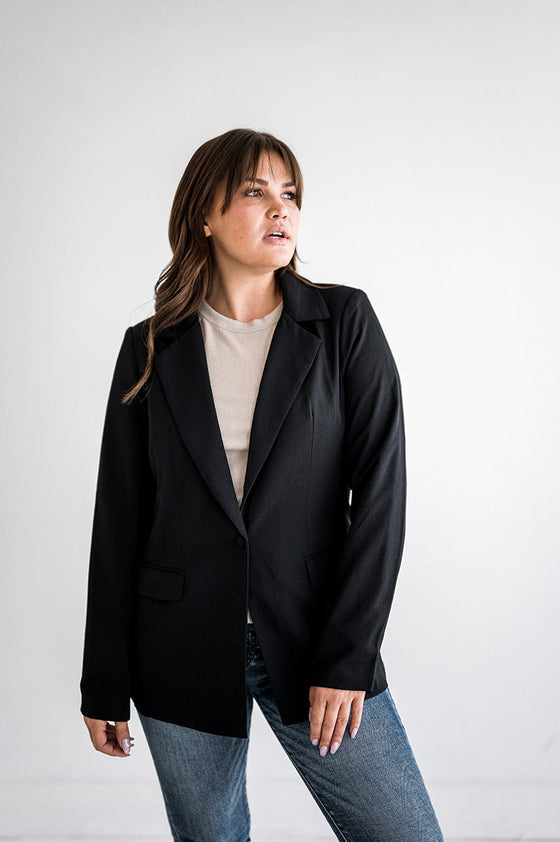 Ari Blazer in Black